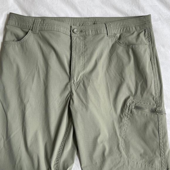 Eddie Bauer Rainier Capri Crop Pants Cargo Zippered Pocket Green UPF 50"+ Sz 14 - Picture 2 of 6